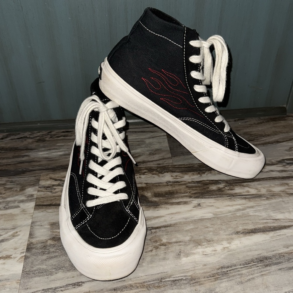 Straye Hiland Red Fuego Flames High Top Sneakers Black womens Size 9 men’s 7.5